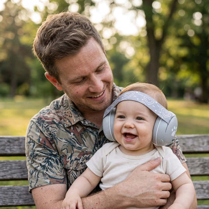 papa et bébé qui porte Casque anti bruit pour bebe gris