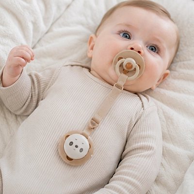 prêt pour un beau dodo avec l'attache tetine bebe