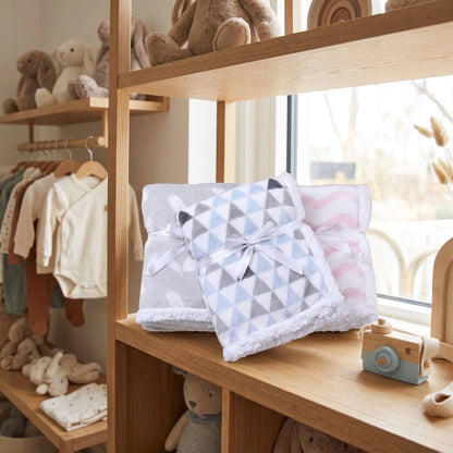 trois coloris de couverture polaire bebe